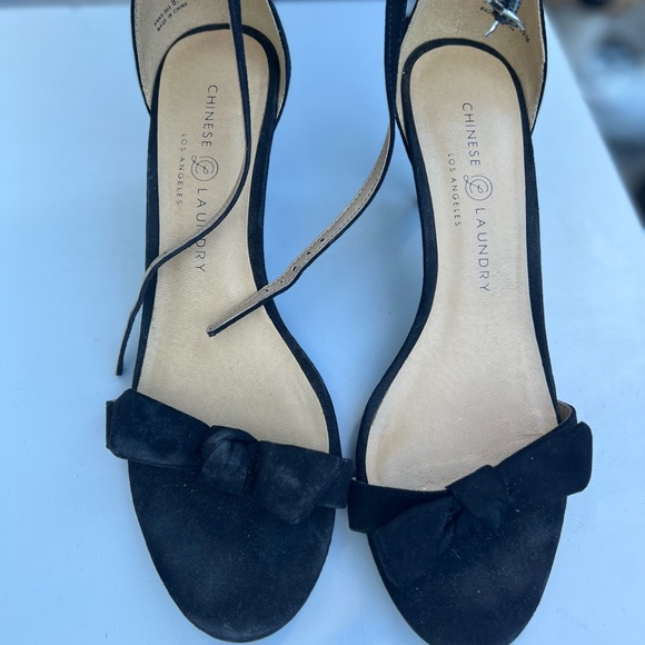 Bow tie back dress sandals, gently used. - Picture 3 of 3